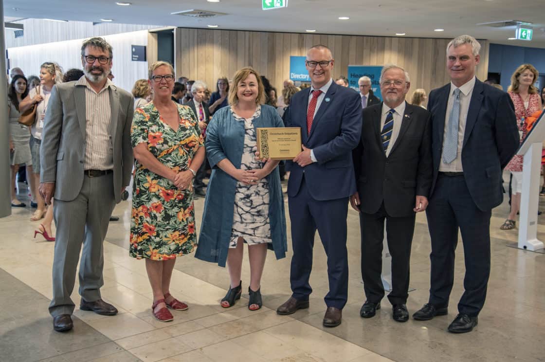 Minister of Health David Clark shows off the plaque commemorating the opening alongside Duncan Webb MP, Ruth Dyson MP, Minister for Greater Christchurch Regeneration Megan Woods, CDHB Chair Dr John Wood and CDHB CEO David Meates